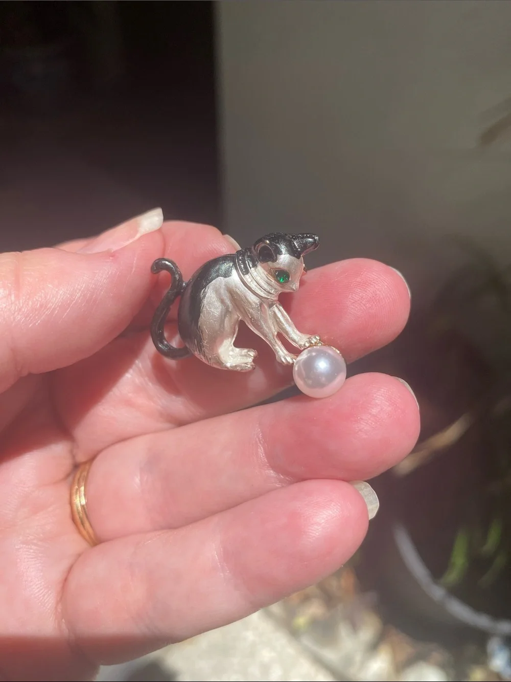 Cat Pin Brooch with Pearl and Green Eyes - Black & Cream